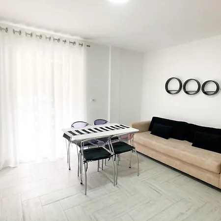 Ocean Breez- Ac In Every Room - 1 Min Walk From The Beach Apartman Golem