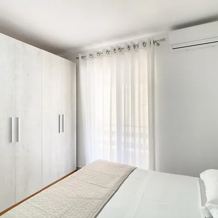 Ocean Breez- Ac In Every Room - 1 Min Walk From The Beach *