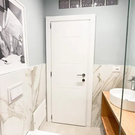 Ocean Breez- Ac In Every Room - 1 Min Walk From The Beach Apartman