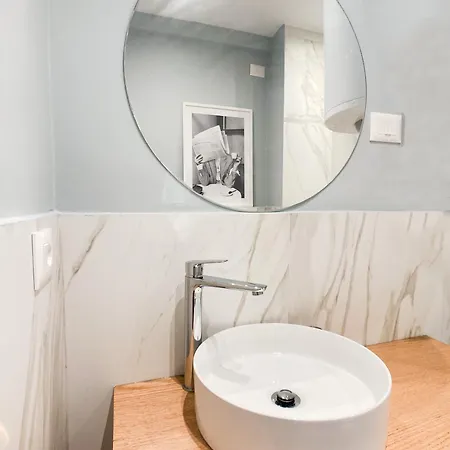 Apartment By The Sea- 1 Minute From The