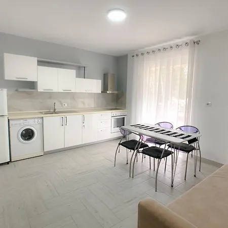 Ocean Breez- Ac In Every Room - 1 Min Walk From The Beach