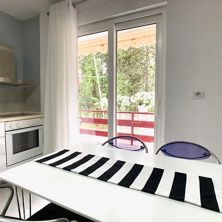 Apartman Ocean Breez- Ac In Every Room - 1 Min Walk From The Beach Golem